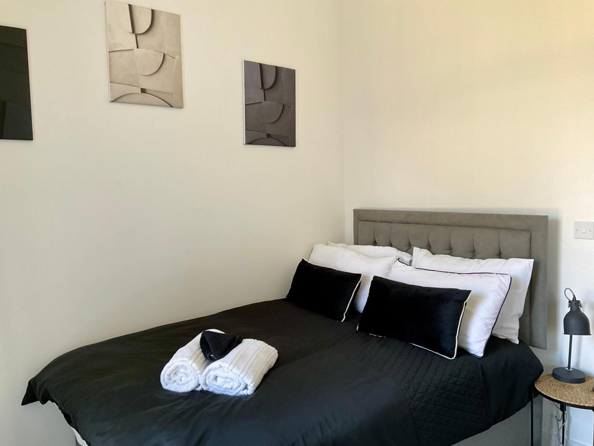 The Parkes A Stylish 3Br House, 5 Mins From Central Birmingham Close To The Edgbaston Stadium, The Hippodrome, Uob, Aston And Bcu, China Town, Kings Heath Bhx Airport And Much More Exterior foto