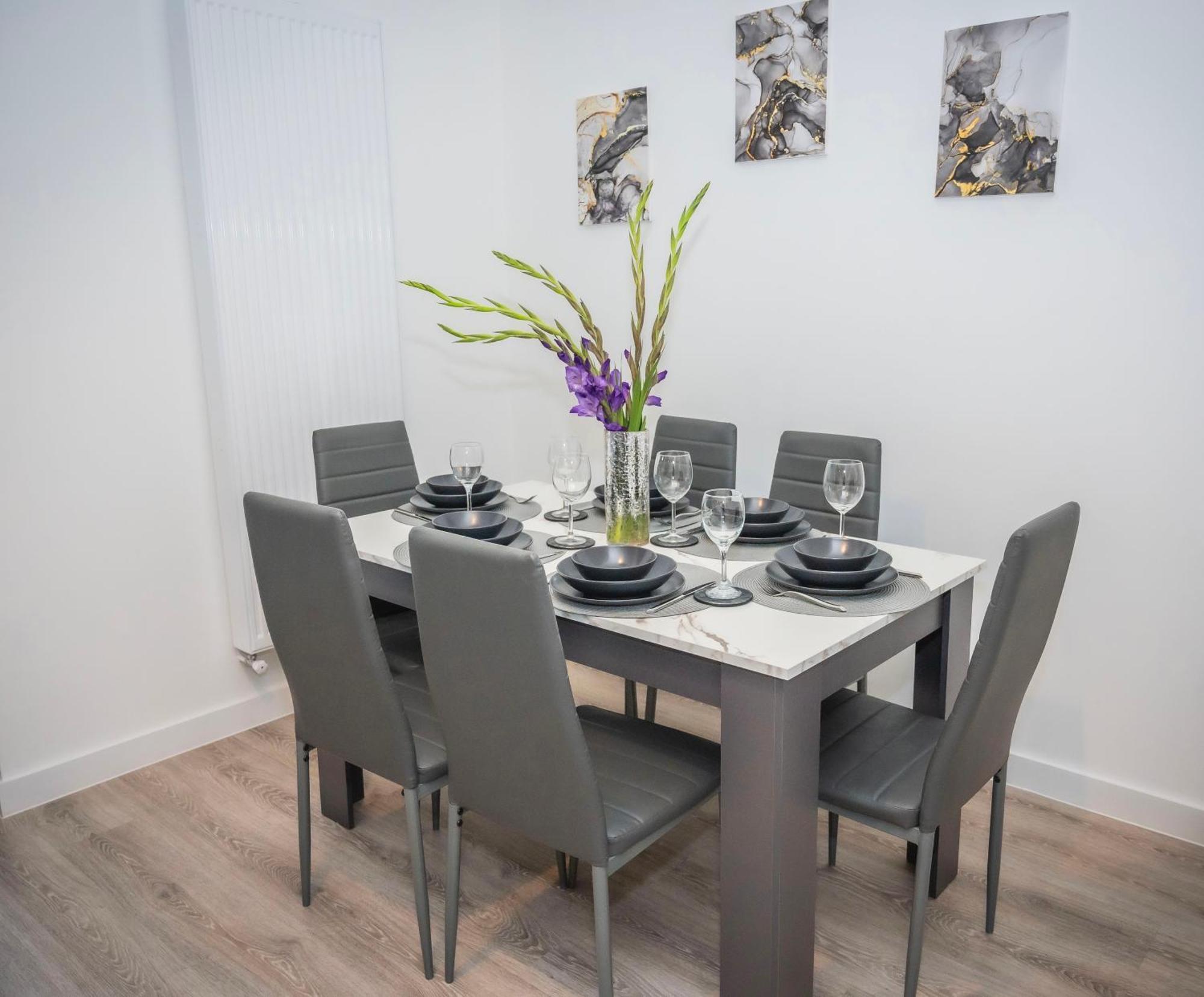 The Parkes A Stylish 3Br House, 5 Mins From Central Birmingham Close To The Edgbaston Stadium, The Hippodrome, Uob, Aston And Bcu, China Town, Kings Heath Bhx Airport And Much More Exterior foto
